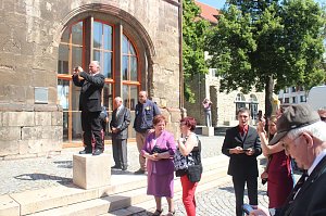 Hochzeit mit dem Lanz Bulldog vor dem Nordh&auml;user Rathaus