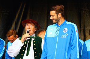 Auf der B&uuml;hne statt auf dem Rasen