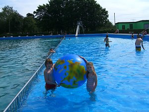 Spiel und Spa&szlig; im Salzaquellebad