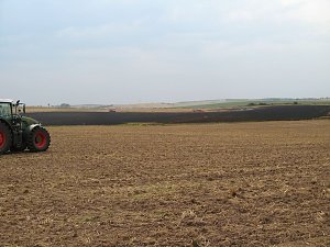 M&auml;hdrescher entz&uuml;ndete ein Feld