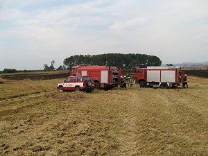 M&auml;hdrescher entz&uuml;ndete ein Feld
