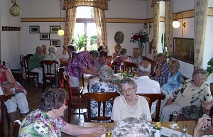 Gem&uuml;tliche Runde in der Stillen Liebe