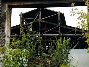 Unwirkliche Orte: Lokschuppen bei Bitterfeld