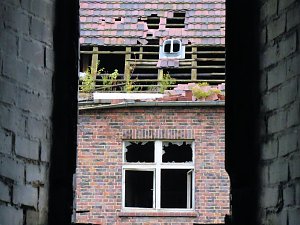 Unwirkliche Orte: Lokschuppen bei Bitterfeld