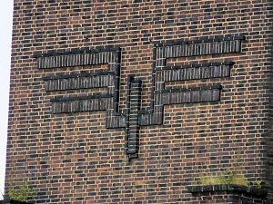 Unwirkliche Orte: Lokschuppen bei Bitterfeld