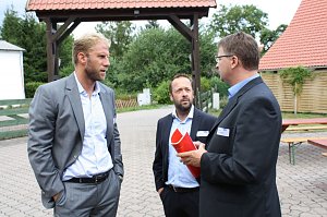 Christopher Posch (links) im Gespr&auml;ch mit NUV Vorstandsmitglied Thomas Seeber (rechts)