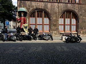 Rast am Nordh&auml;user Roland - sieben "AWO's" und eine EMW