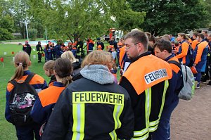 Bei der Er&ouml;ffnung der Wettk&auml;mpfe dabei der B&uuml;rgermeister von Ebeleben (SPD). Mit Schwimmbad in Ebeleben bieten wir ein gute Wettkampfst&auml;tte. Und in der Tat, es ist gut Platz vorhanden und wenn wirklich mal stark die Sonne scheint, spende B&auml;ume Schatten. Und in der Wettkampfpausen k&ouml;nnen die Spielger&auml;te genutzt werden. 