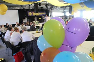 Volles Haus bei Henning Bau - die Urbacher Firma feierte 25j&auml;hriges Jubil&auml;um