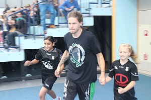 K&ouml;rbe werfen gegen Krebs - zweites Benefizspiel des Seamr&oacute;g BC