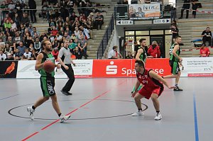 K&ouml;rbe werfen gegen Krebs - zweites Benefizspiel des Seamr&oacute;g BC