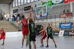 K&ouml;rbe werfen gegen Krebs - zweites Benefizspiel des Seamr&oacute;g BC