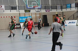 K&ouml;rbe werfen gegen Krebs - zweites Benefizspiel des Seamr&oacute;g BC