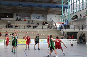 K&ouml;rbe werfen gegen Krebs - zweites Benefizspiel des Seamr&oacute;g BC