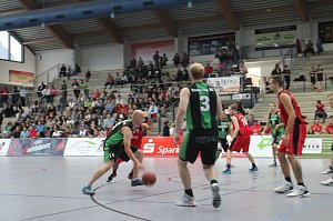 K&ouml;rbe werfen gegen Krebs - zweites Benefizspiel des Seamr&oacute;g BC