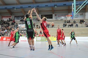 K&ouml;rbe werfen gegen Krebs - zweites Benefizspiel des Seamr&oacute;g BC