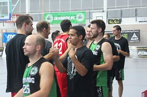 K&ouml;rbe werfen gegen Krebs - zweites Benefizspiel des Seamr&oacute;g BC