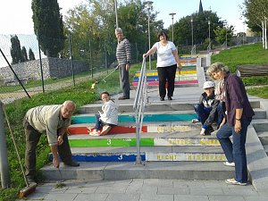 Treppenstufen werden gereinigt