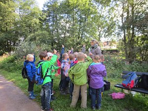 Wissenswertes rund ums Wasser erfuhren die Grundsch&uuml;ler Niedersachswerfens am M&uuml;hlberg