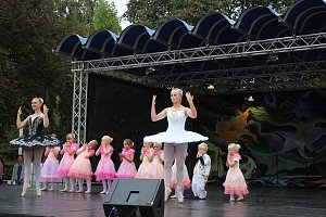 Zeitreise mit dem Tanzstudio Radeva