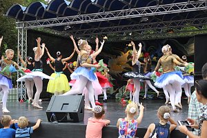 Zeitreise mit dem Tanzstudio Radeva