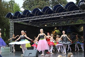 Zeitreise mit dem Tanzstudio Radeva