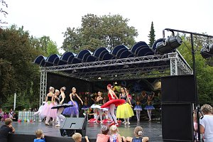Zeitreise mit dem Tanzstudio Radeva