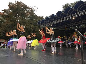 Zeitreise mit dem Tanzstudio Radeva