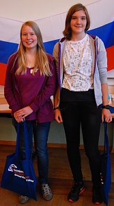Spielend Russisch lernen: Tina Lösche (14) und Katharina Albert (15)