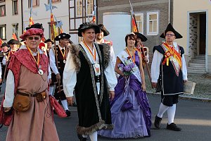 Hausm&auml;nner verk&uuml;nden Er&ouml;ffnung Bauernmarkt