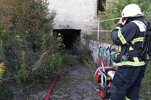 Brand in alter Lagerhalleq