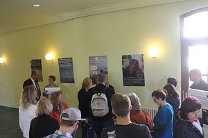 Ausstellung "Asyl ist Menschenrecht" im Foyer des Landratsamtes