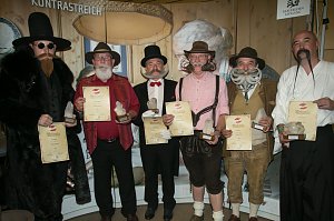 Die Bart-Weltmeister der Kategorie Kinn- und Backenbärte (vlnr.): Jeffrey Beard, Wolfgang Servay, Gilles Pollinien, Dieter Besuch, Norbert Topf und Patrick Langley.