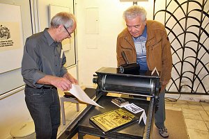 Zeitungen im Museum