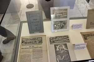 Zeitungen im Museum