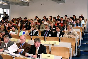Begr&uuml;&szlig;ung der Forumsteilnehmer im Vorlesungssaal der FH Nordhausen
