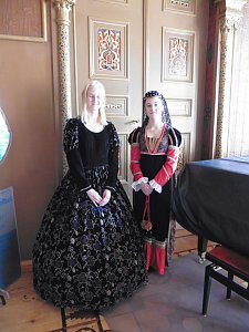 Schlosst&uuml;ren &ouml;ffneten sich