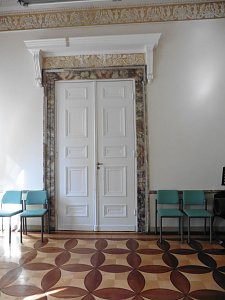 Schlosst&uuml;ren &ouml;ffneten sich
