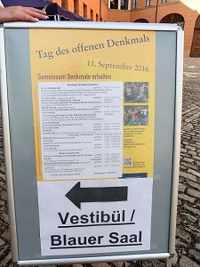 Schlosst&uuml;ren &ouml;ffneten sich