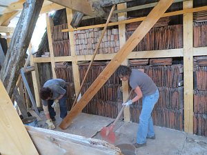 Arbeitseinsatz der Kreissparkasse Nordhausen im Altendorf 48