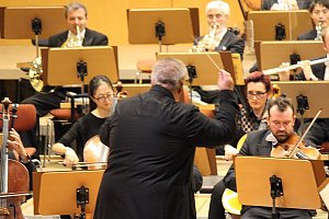 &Uuml;berw&auml;ltigender Einstieg in die Konzertsaison