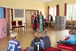 Vorlesen, Tanz und Theater