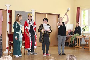 Vorlesen, Tanz und Theater