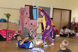 Vorlesen, Tanz und Theater