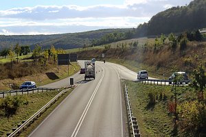 Schwerer Unfall zwischen Abschleppwagen und Br&uuml;cke