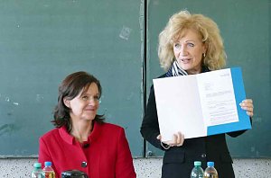 Bau der Gemeinschaftsschule auf dem Weg