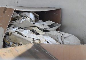 Peter Blei in den Ruinen der Schuhfabrik in Wiehe