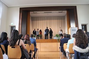 Zeugnisvergabe am Nordh&auml;user Studienkolleg