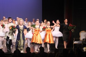 Gut besucht war auch die aktuelle Produktion des nunmehr 22 Jahre alten Tanzstudios "Die Sch&ouml;ne und das Biest"