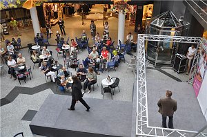 Modeschau in der Galerie